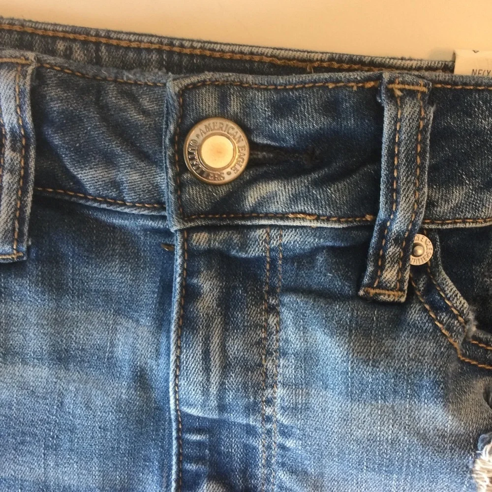 American Eagle NWT Outfitters Distressed High Rise Mini Blue Denim Skirt Size 4